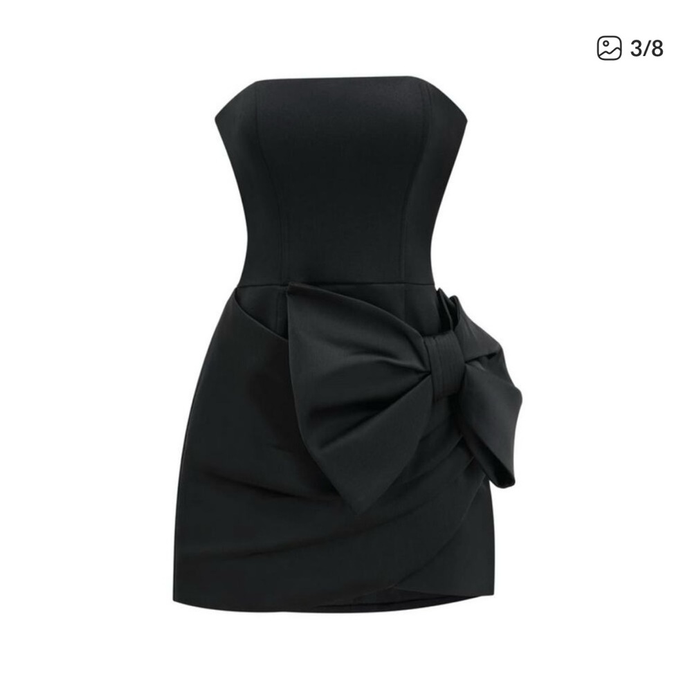 Elegant Black Strapless Dress with Bow